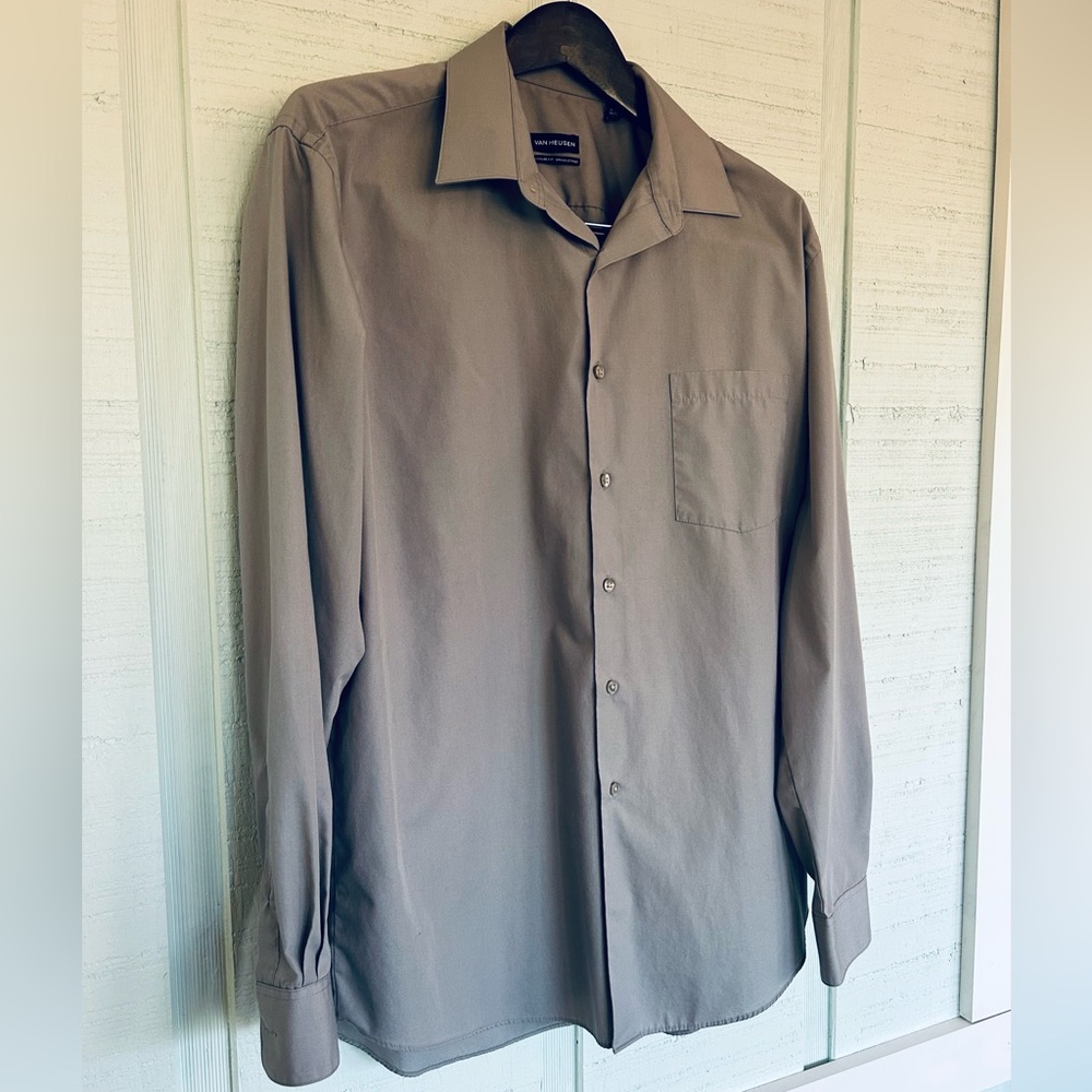 Van Heusen Men's Taupe Dress Shirt Size 16.5 Wrinkle Free Long Sleeve (B8-1009)